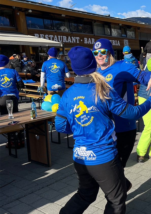 20 Jahre Gipfelstürmer: Eine blau-gelbe Lawine überrollt den Kronplatz! bergisch solar tshirts 1 |