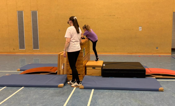 Kinder-Hallenparcours begeistert wieder zahlreiche kleine Turnerinnen und Turner image 1 |