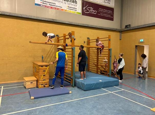 Kinder-Hallenparcours begeistert wieder zahlreiche kleine Turnerinnen und Turner image 2 |